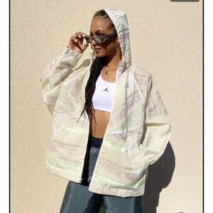 Nike Earth Day Womens Oversized Jacket Cream XL Windrunner Full Zip Hooded
